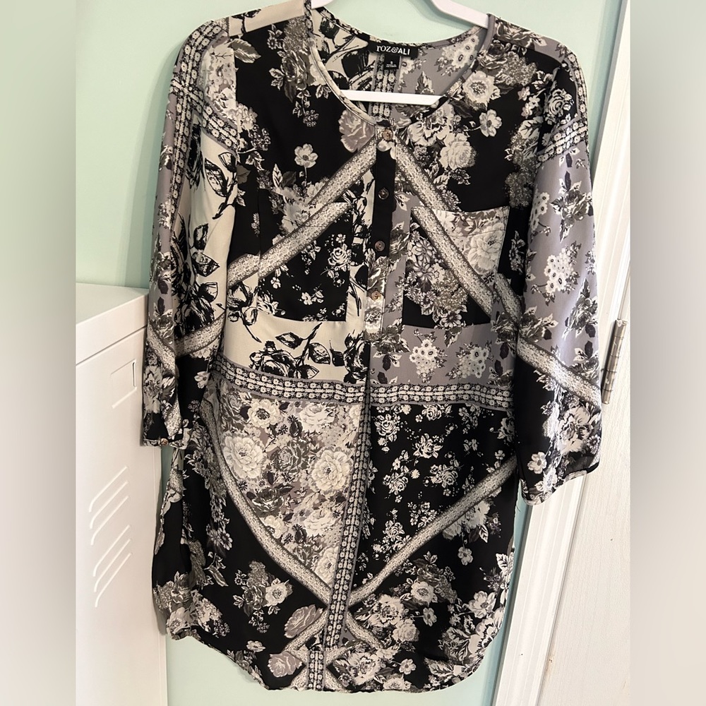 2/$25 Roz & ALI black and grey floral dress or tunic with 3/4 sleeves